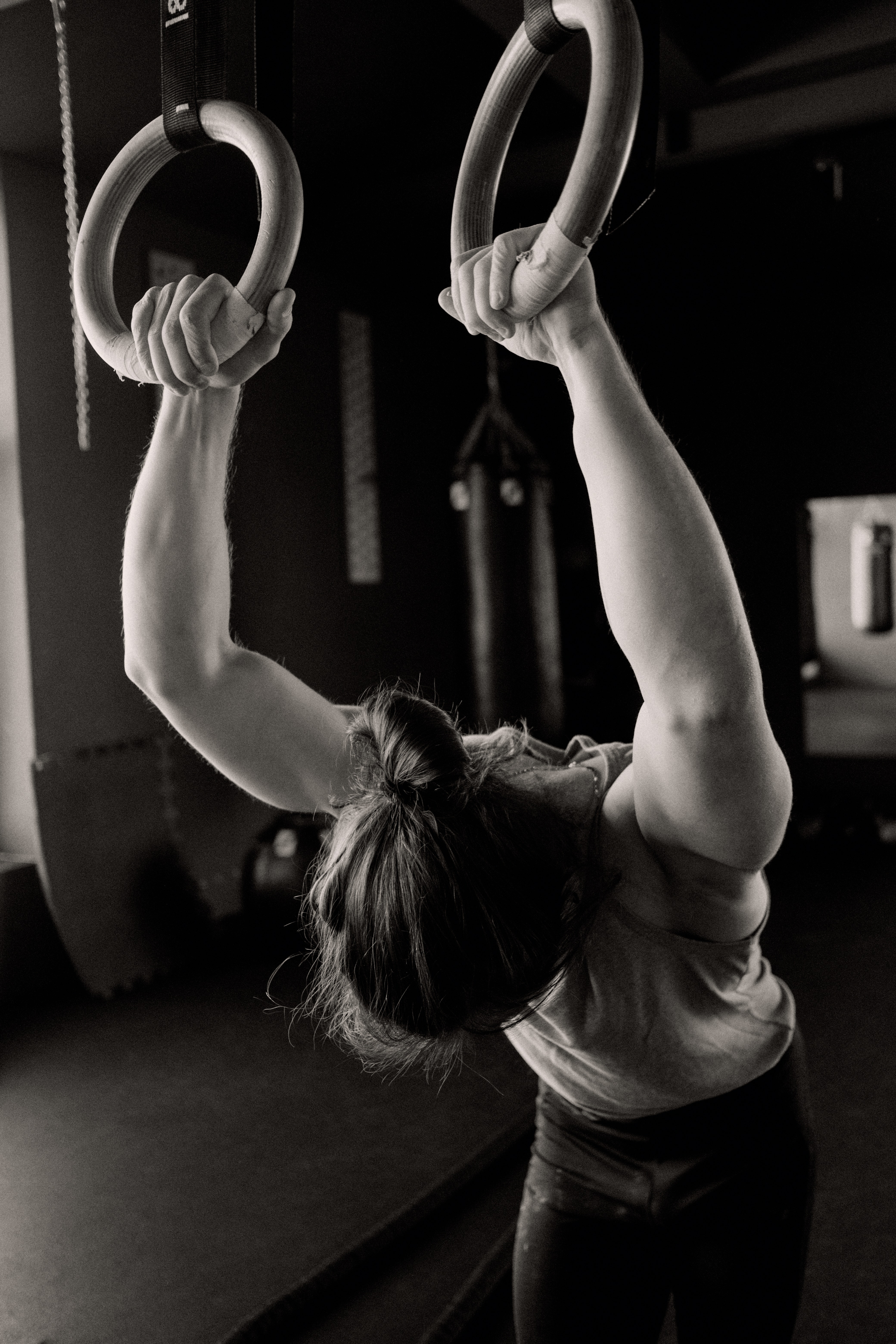 Girl experiencing gym anxiety