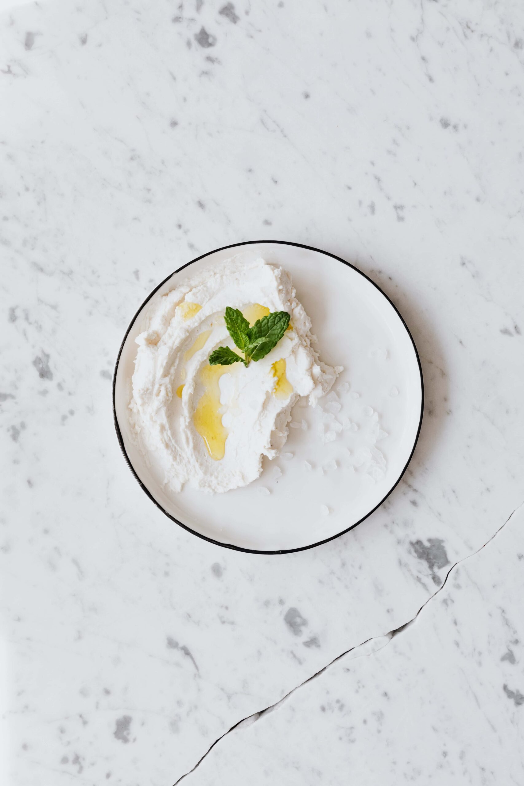 Cottage cheese with basil